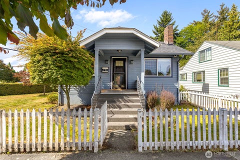 Photo of 105 Wells Ave N AVE, Renton, WA 98057 (MLS # 2580177)