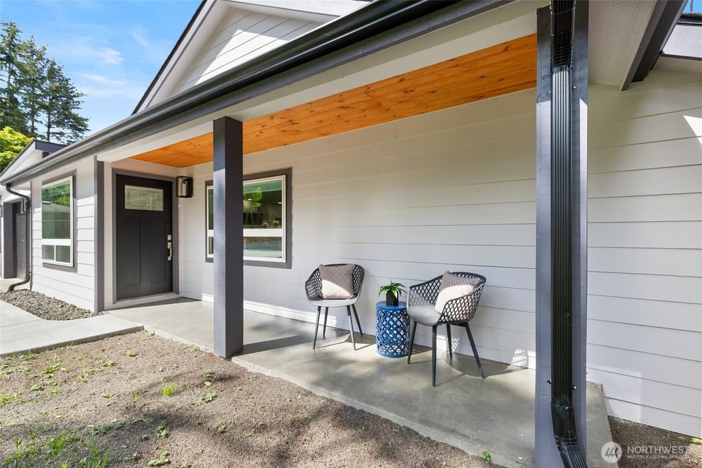 Photo of 20103 75th Avenue NE, Kenmore, WA 98028 (MLS # 2379120)