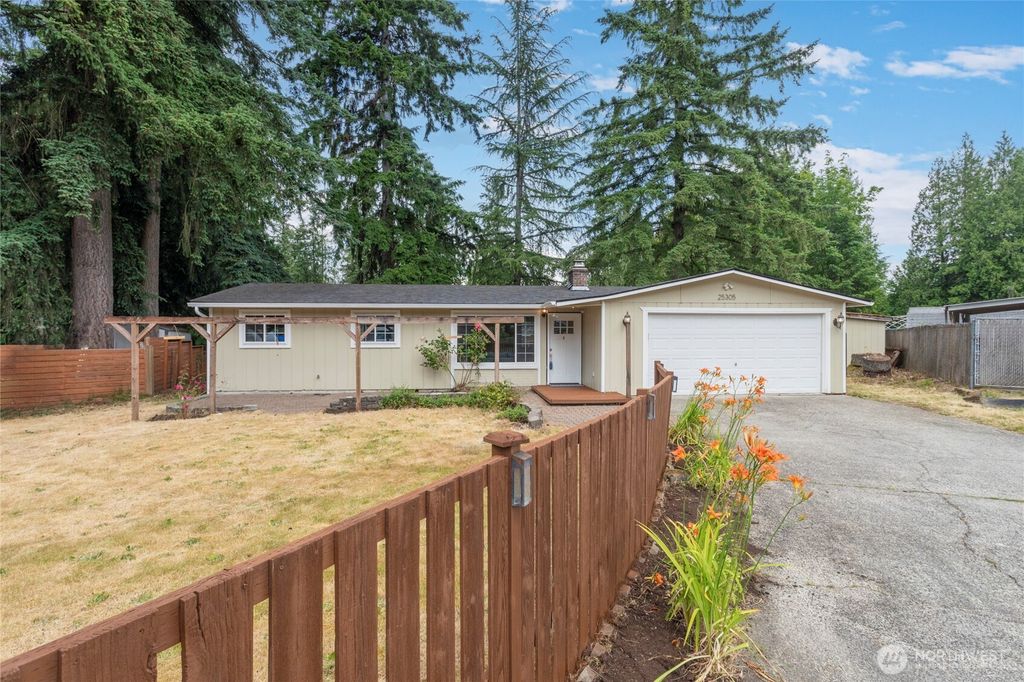 Photo of 25305 182nd Avenue SE, Covington, WA 98042 (MLS # 2388018)