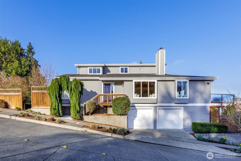 Photo of 6001 60th Avenue NE, Seattle, WA 98115 (MLS # 2486426)