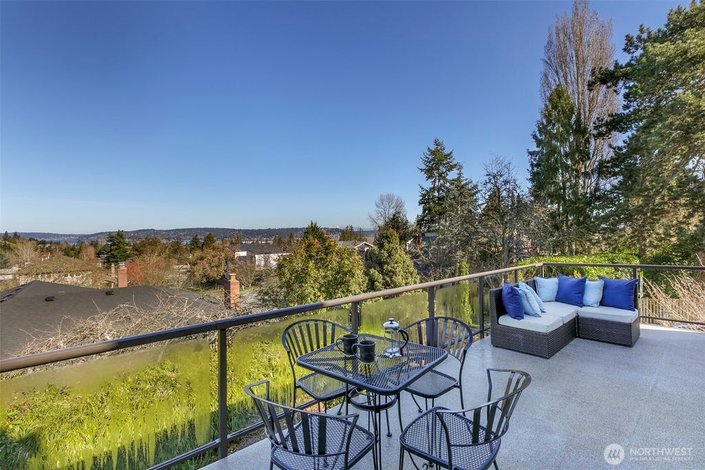 Photo of 6001 60th Avenue NE, Seattle, WA 98115 (MLS # 2486426)