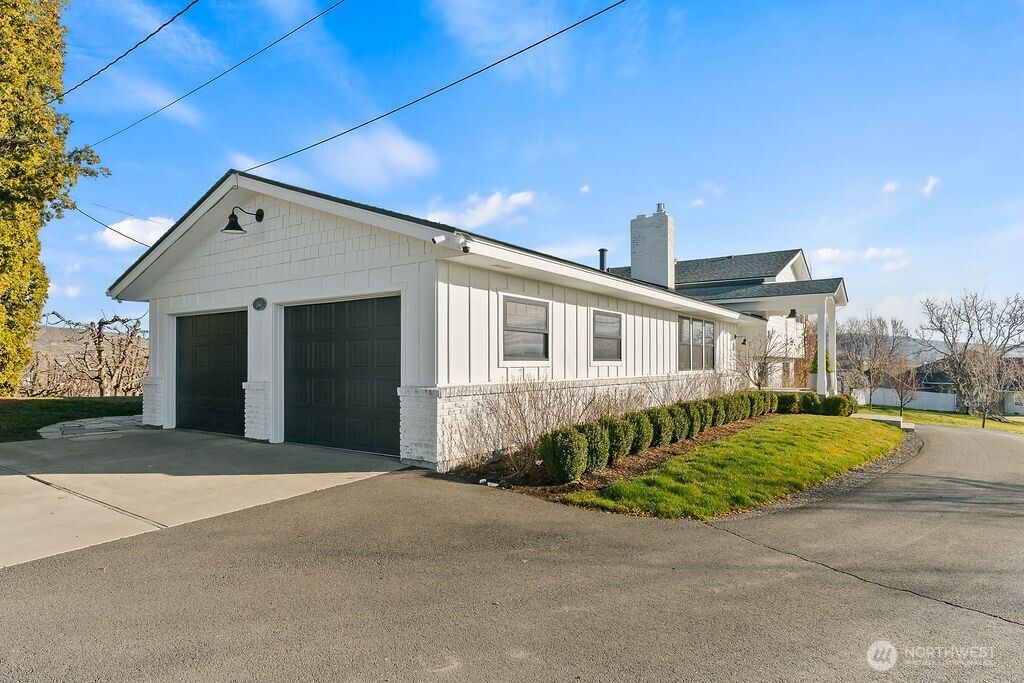 Photo of 367 Baker Road, Selah, WA 98942 (MLS # 2513043)