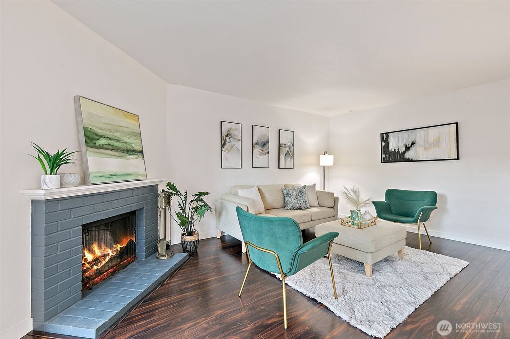 Photo of 10418 NE 32nd Place #C105, Bellevue, WA 98004 (MLS # 2463234)