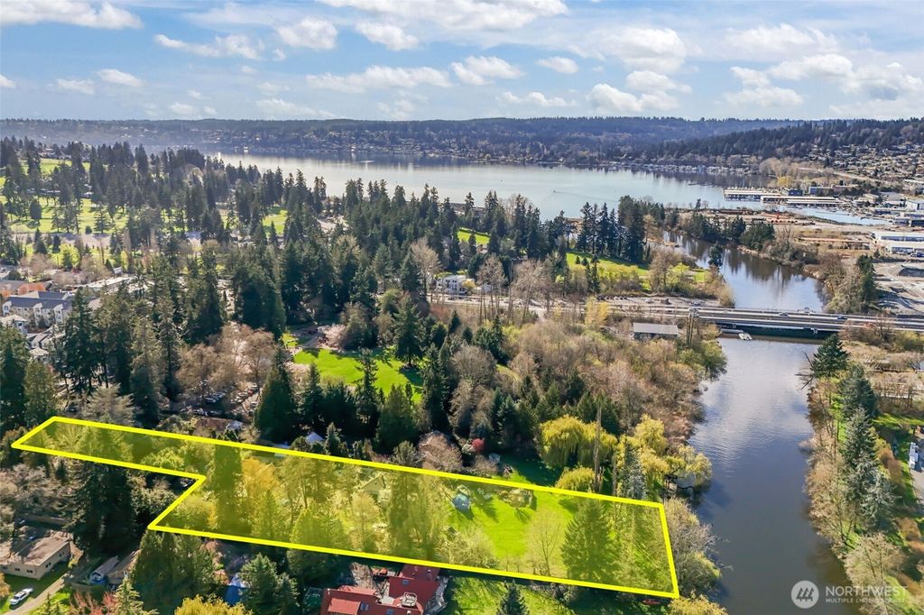 Photo of 7008 NE 170th Street, Kenmore, WA 98208 (MLS # 2525546)