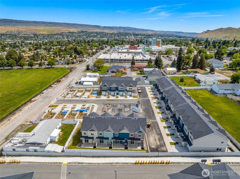 1075 Red Apple Road D13