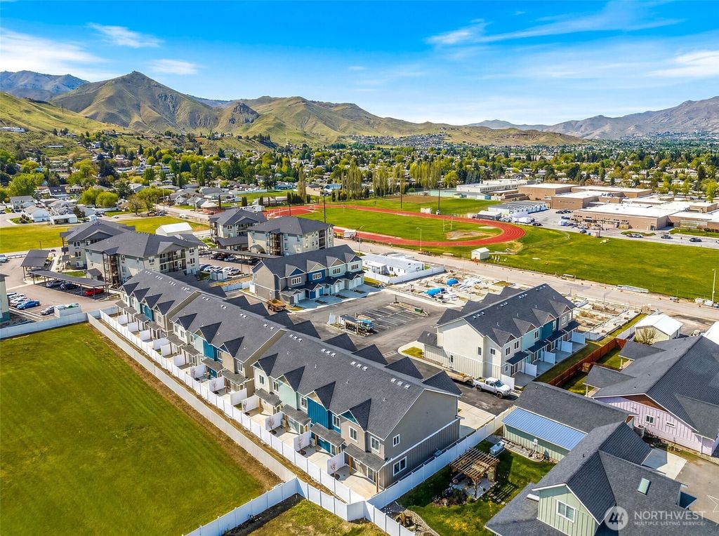 Photo of 1075 Red Apple Road #D13, Wenatchee, WA 98801 (MLS # 2491815)