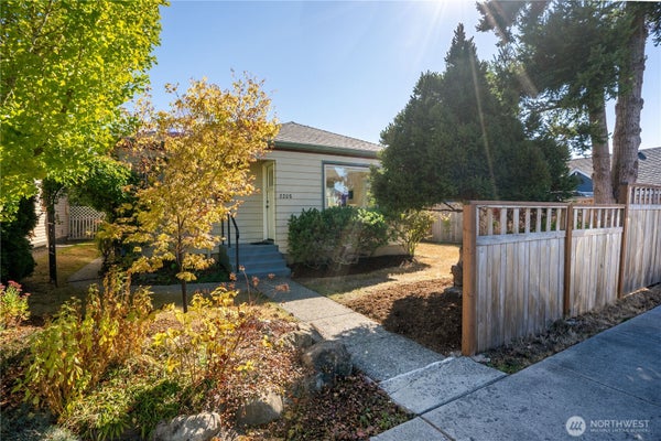 2208 JAEGER ST, BELLINGHAM, WA 98225 - Image ce9cffce06f3cfd8a0018d98a325ea58/3273985075
