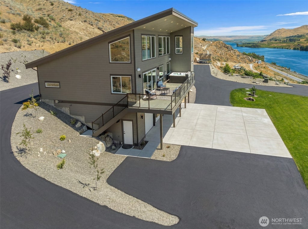 Photo of 44 Osprey Nest Road, Pateros, WA 98846 (MLS # 2545827)