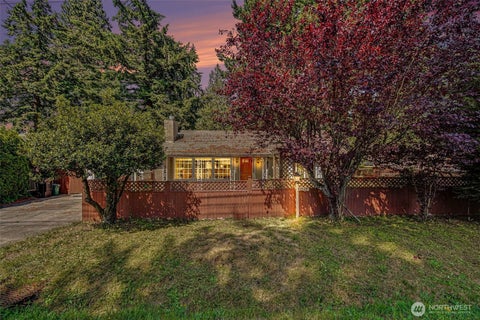 Photo of 11557 8th Avenue NE, Seattle, WA 98125 (MLS # 2539168)
