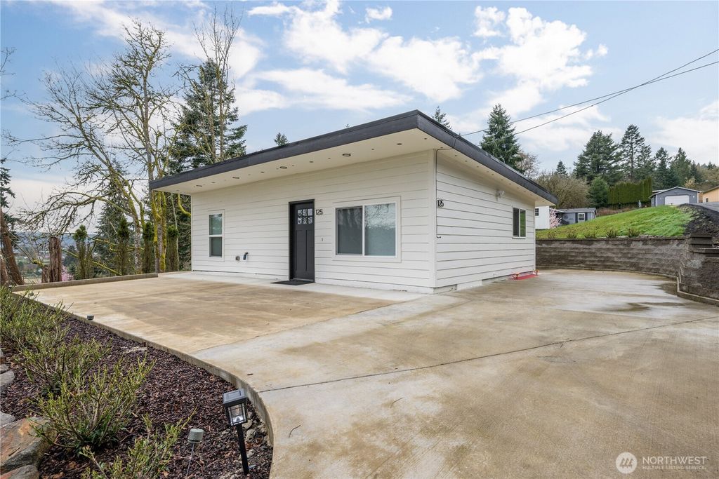 Photo of 125 Foxglove Ter, Longview, WA 98632 (MLS # 2512595)