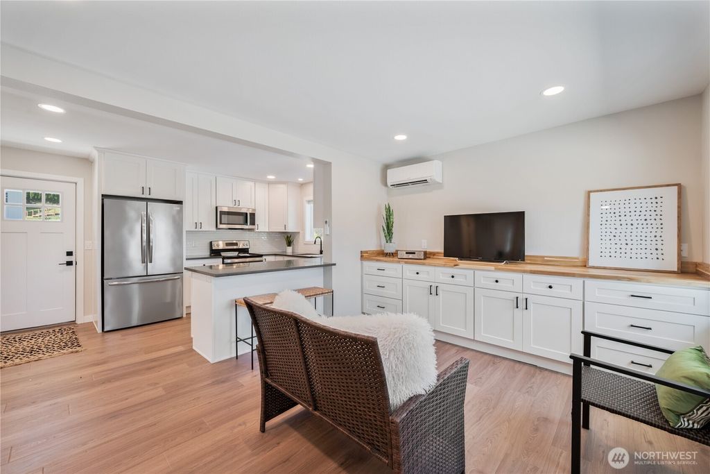 Photo of 125 Foxglove Ter, Longview, WA 98632 (MLS # 2512595)