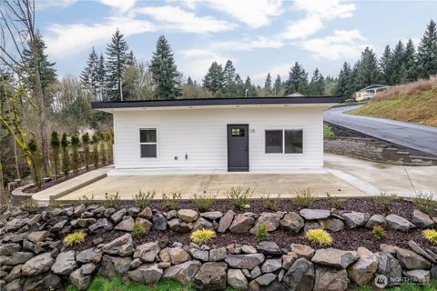 Photo of 125 Foxglove Ter, Longview, WA 98632 (MLS # 2512595)