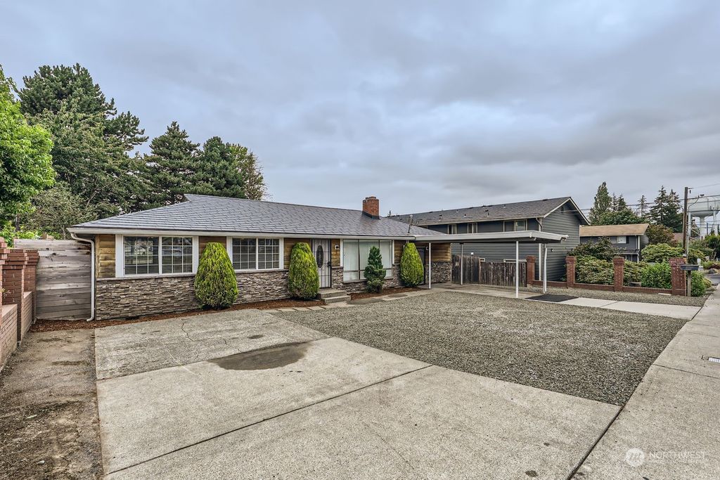 Photo of 931 75th Street SE, Everett, WA 98203 (MLS # 2268589)