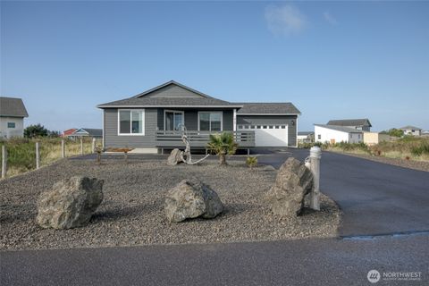 Photo of 1415 Storm King Avenue SW, Ocean Shores, WA 98569 (MLS # 2446204)