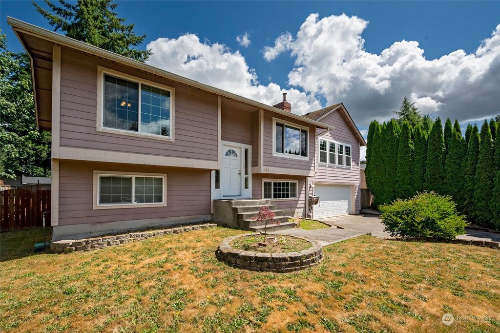 Photo of 525 210th Street SW, Lynnwood, WA 98036 (MLS # 2144036)