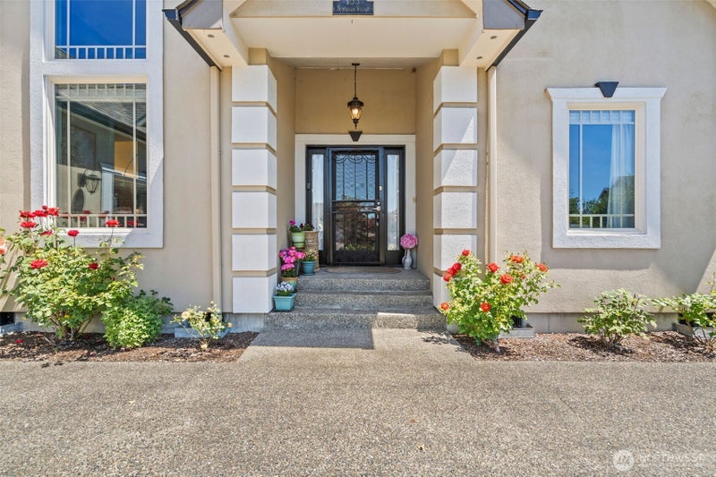 153 Newaukum Village Drive