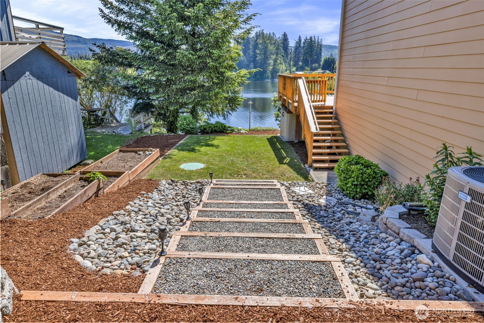 17127 Lakepoint Drive SE