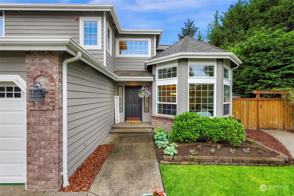 Photo of 1317 S 251st Court, Des Moines, WA 98198 (MLS # 2240808)