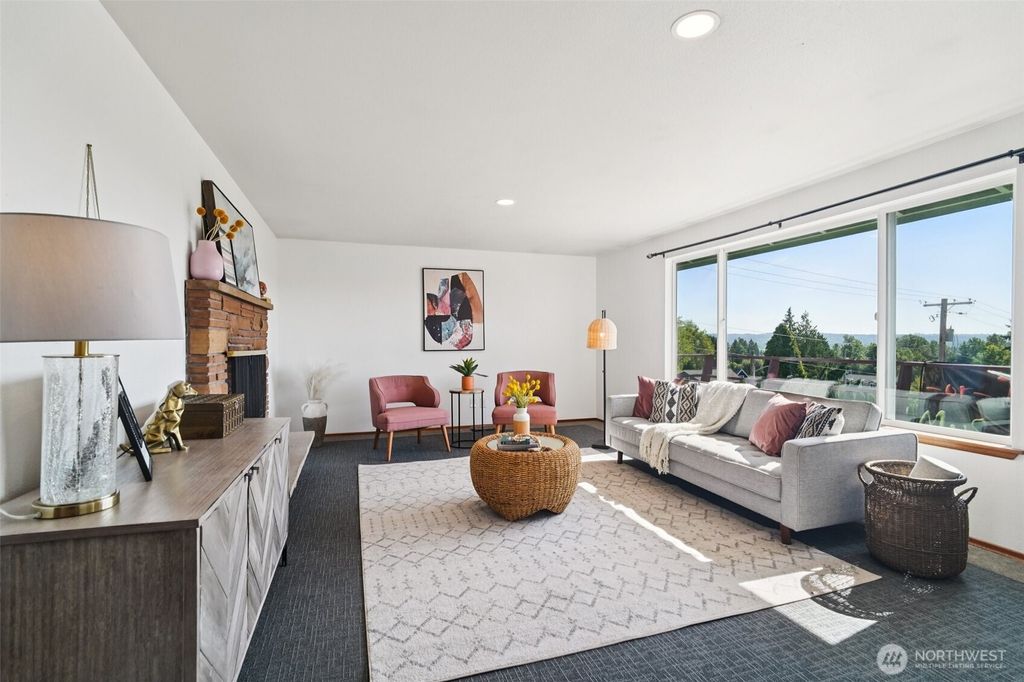 Photo of 411 15th Avenue, Milton, WA 98354 (MLS # 2391440)