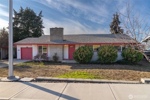 Photo of 1616 N Baker Avenue, East Wenatchee, WA 98802 (MLS # 2468920)