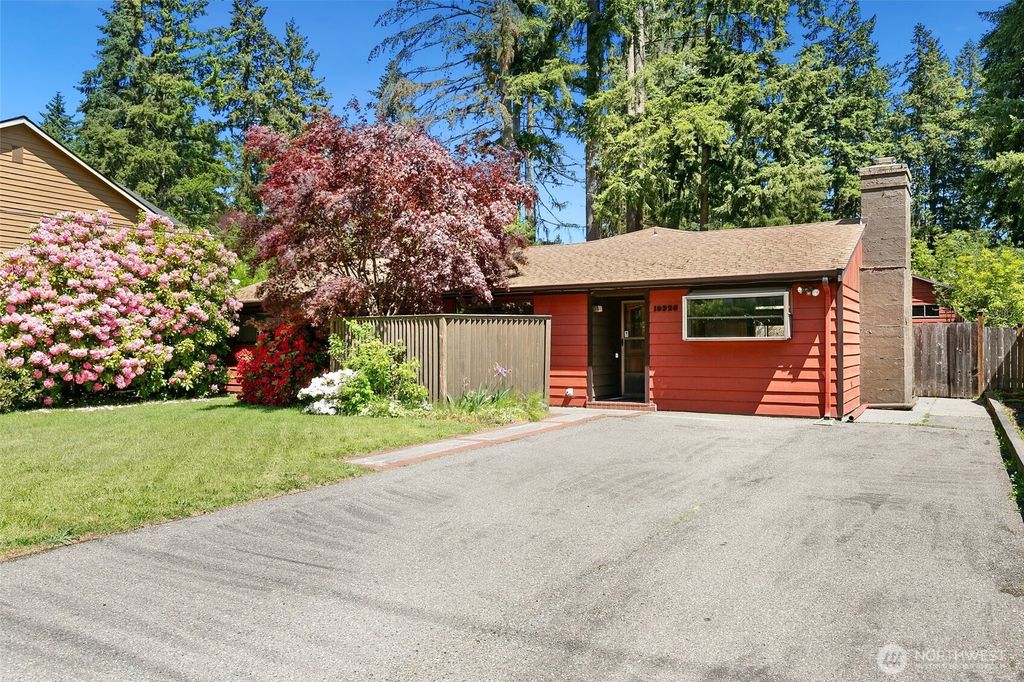Photo of 19326 5th Avenue NE, Shoreline, WA 98155 (MLS # 2381681)