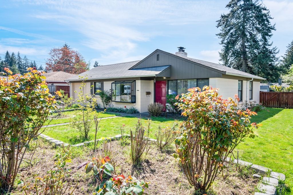 Photo of 1721 NE 136th Street, Seattle, WA 98125 (MLS # 2060929)