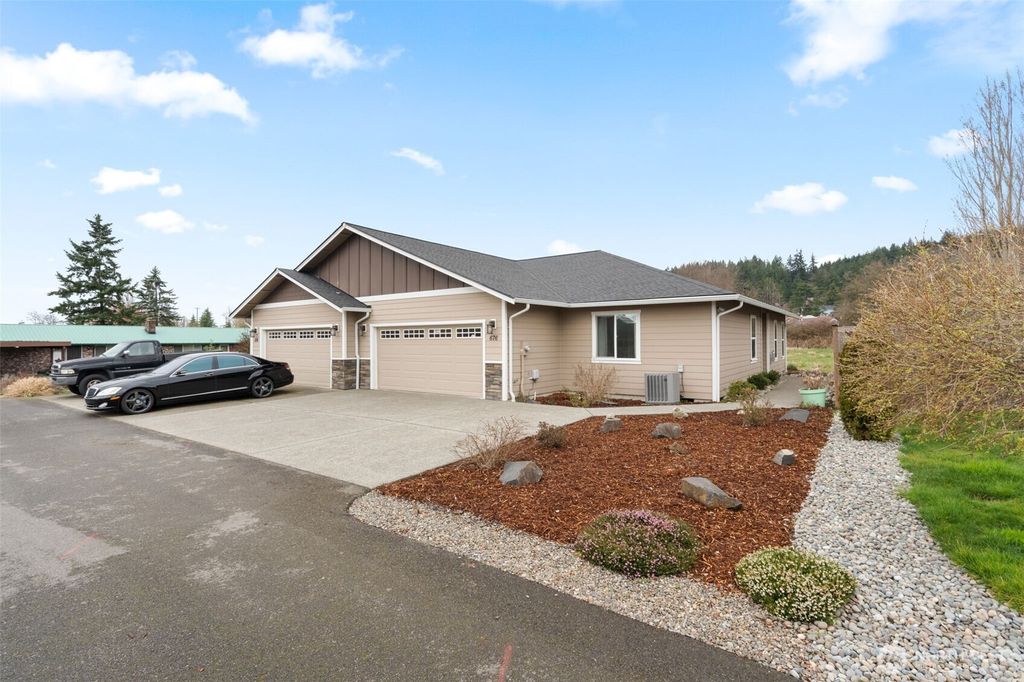 Photo of 676 SW 20th Street #A, Chehalis, WA 98532 (MLS # 2485680)