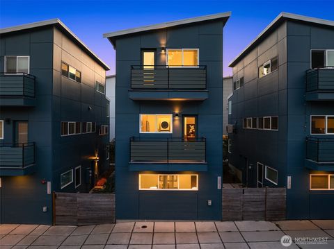 Photo of 12038 33rd Avenue NE, Seattle, WA 98125 (MLS # 2436576)