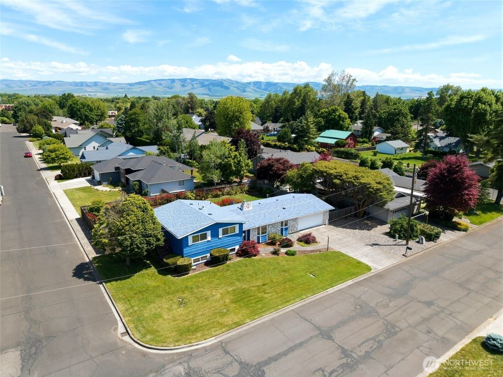 Photo of 1933 Scarpelli Street, Walla Walla, WA 99362 (MLS # 2528216)