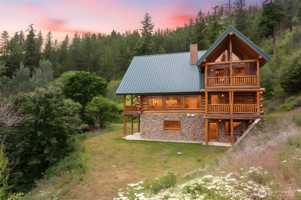Photo of 9350 N Fork Road, Cashmere, WA 98815 (MLS # 2534616)