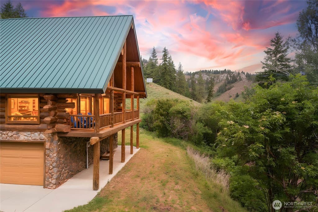 Photo of 9350 N Fork Road, Cashmere, WA 98815 (MLS # 2534616)