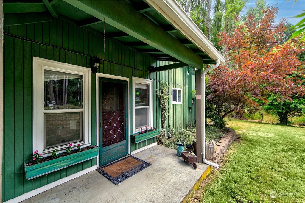 Photo of 22424 SE 20th Street, Sammamish, WA 98075 (MLS # 2144005)