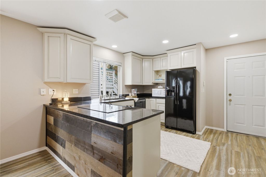 Photo of 1101 37th Street SE #401, Auburn, WA 98002 (MLS # 2503380)