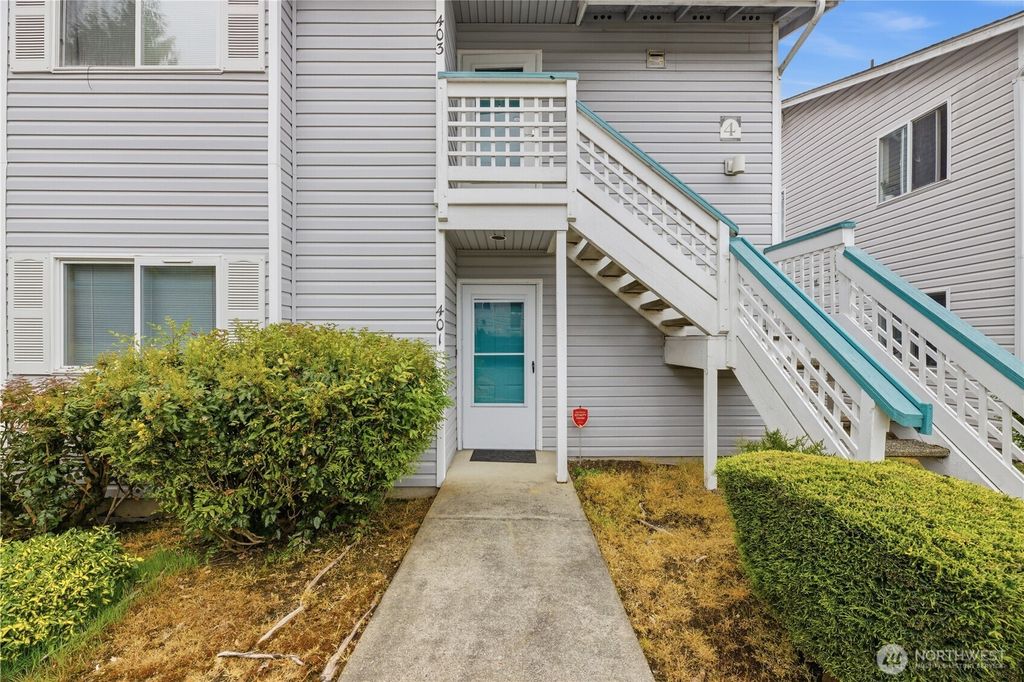 Photo of 1101 37th Street SE #401, Auburn, WA 98002 (MLS # 2503380)