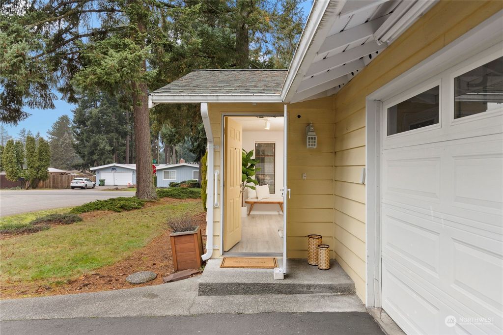 Photo of 14406 SE 143rd Place, Renton, WA 98059 (MLS # 2183174)