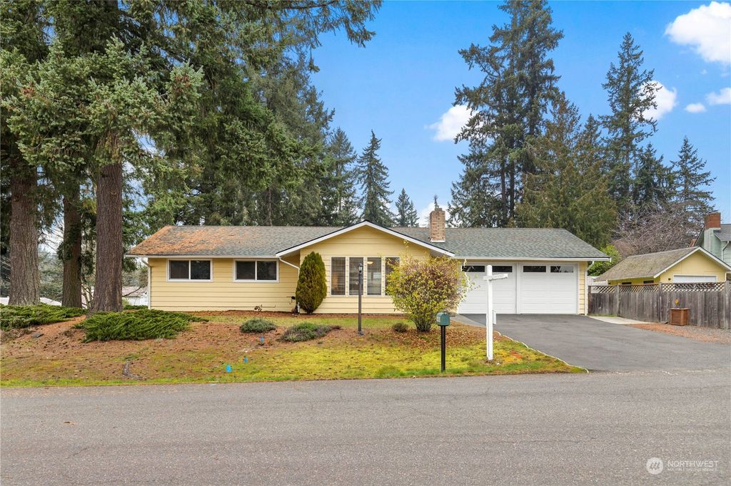 Photo of 14406 SE 143rd Place, Renton, WA 98059 (MLS # 2183174)