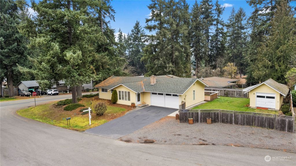 Photo of 14406 SE 143rd Place, Renton, WA 98059 (MLS # 2183174)