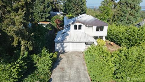 Photo of 2915 98th Avenue NE, Clyde Hill, WA 98004 (MLS # 2514460)