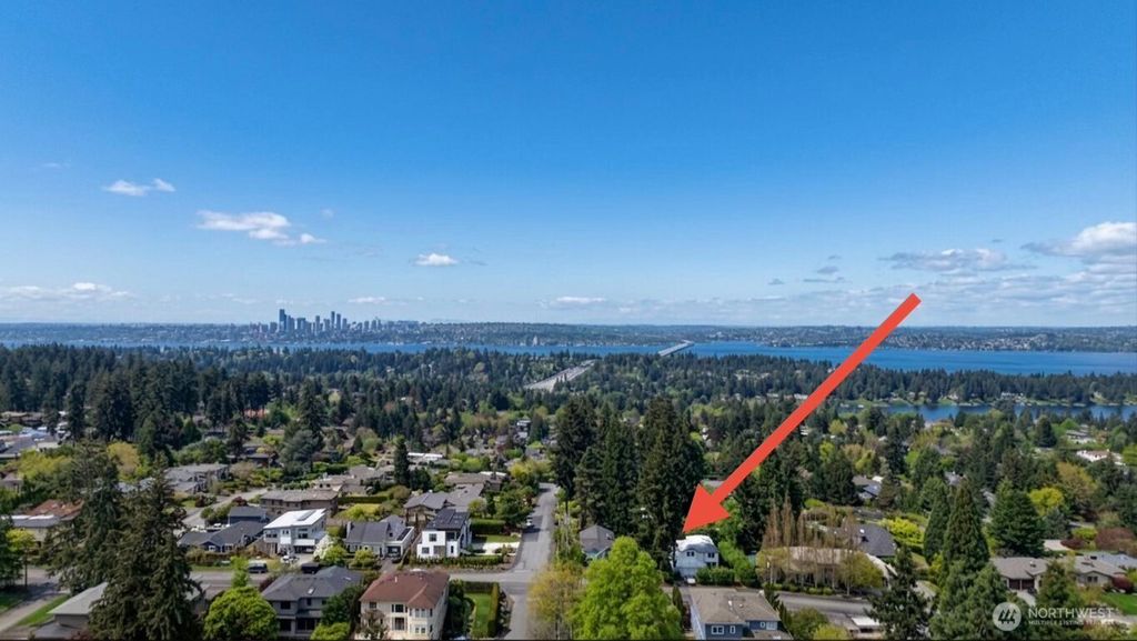 Photo of 2915 98th Avenue NE, Clyde Hill, WA 98004 (MLS # 2514460)