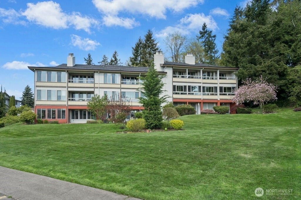 Photo of 23407 Lakeview Drive #G101, Mountlake Terrace, WA 98043 (MLS # 2508601)