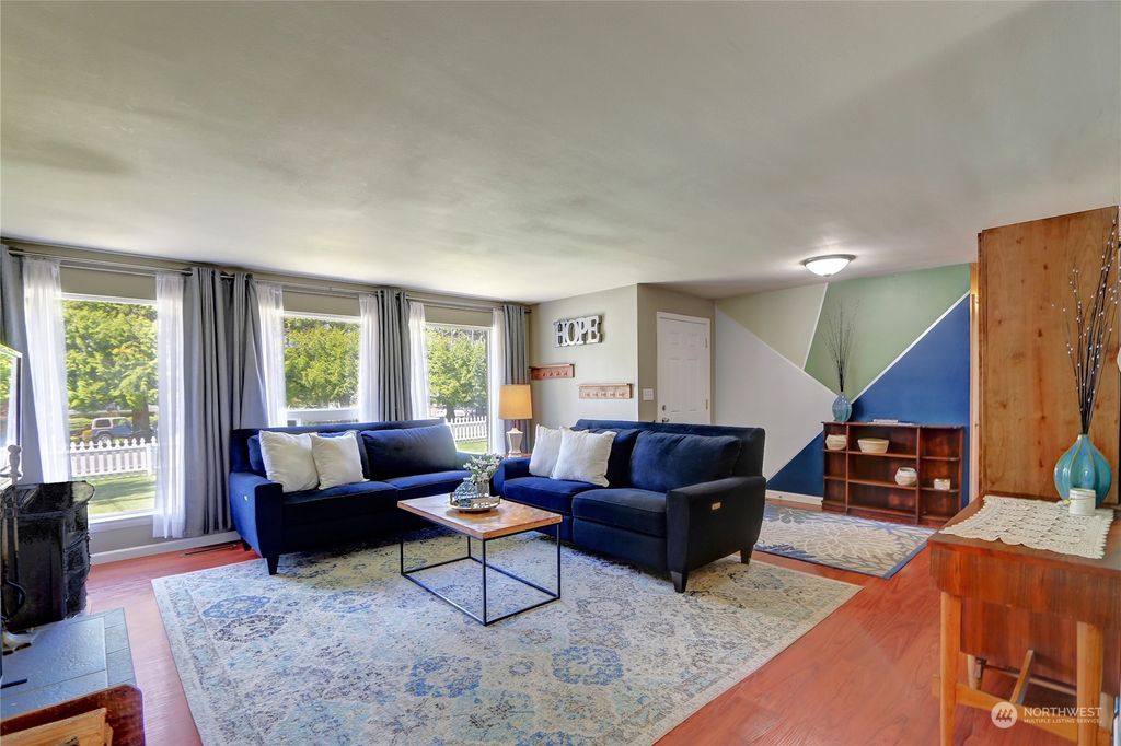 Photo of 1800 Jones Avenue NE, Renton, WA 98056 (MLS # 2054724)