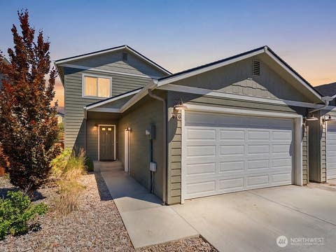Photo of 479 S Kansas Loop, East Wenatchee, WA 98802 (MLS # 2538035)
