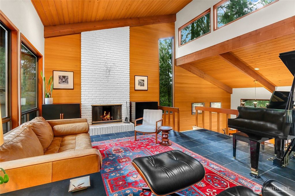 Photo of 19616 44th Place NE, Lake Forest Park, WA 98115 (MLS # 2497043)