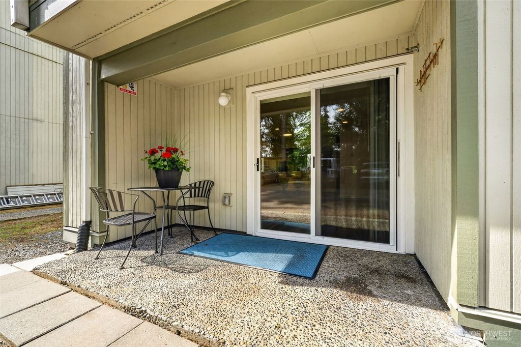 Photo of 5822 200th Street SW #5822F, Lynnwood, WA 98036 (MLS # 2526730)