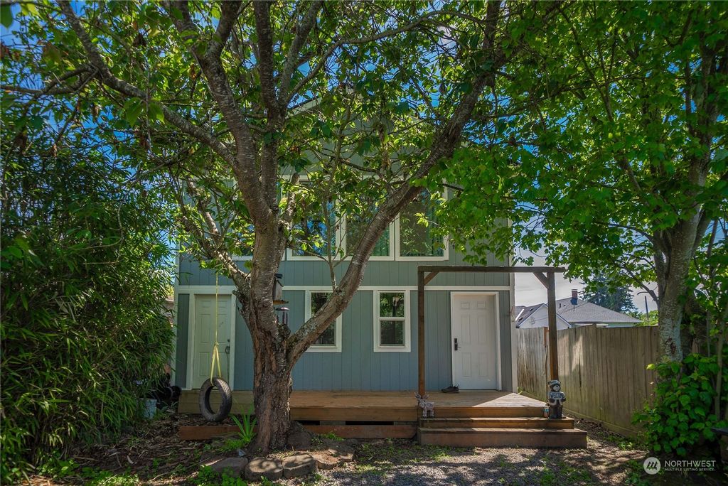 Photo of 1623 Virginia Avenue, Everett, WA 98201 (MLS # 2250507)