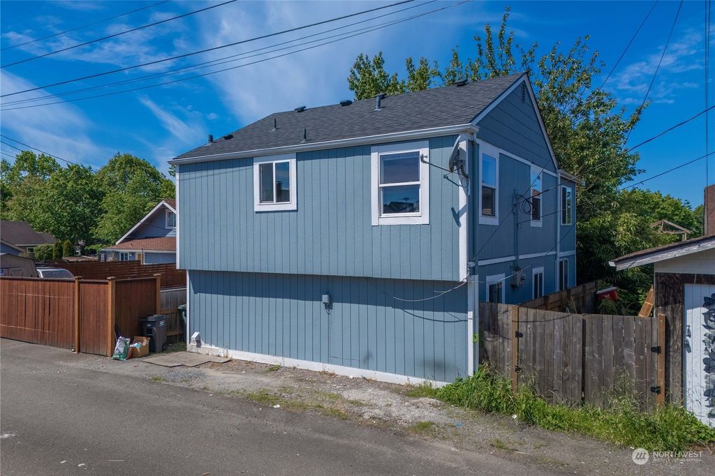 Photo of 1623 Virginia Avenue, Everett, WA 98201 (MLS # 2250507)