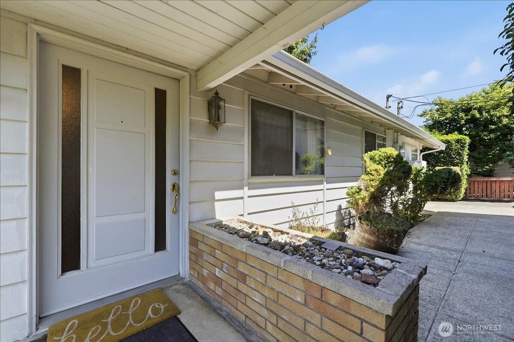 Photo of 912 E Cherry Hill Street, Kent, WA 98030 (MLS # 2562121)
