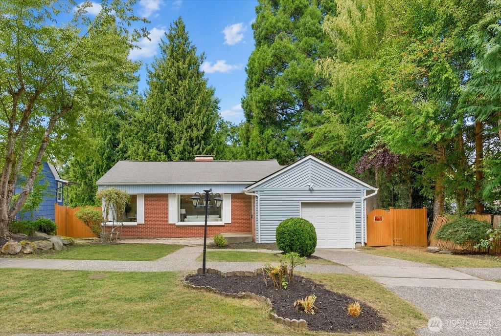 Photo of 4076 NE 87th Street, Seattle, WA 98115 (MLS # 2526498)