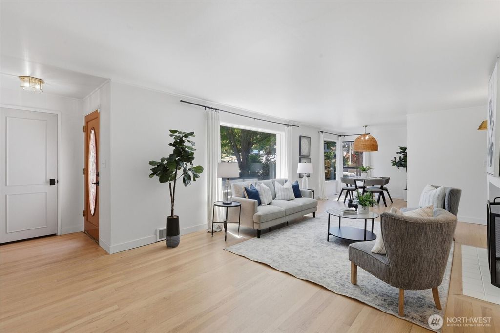 Photo of 4076 NE 87th Street, Seattle, WA 98115 (MLS # 2526498)