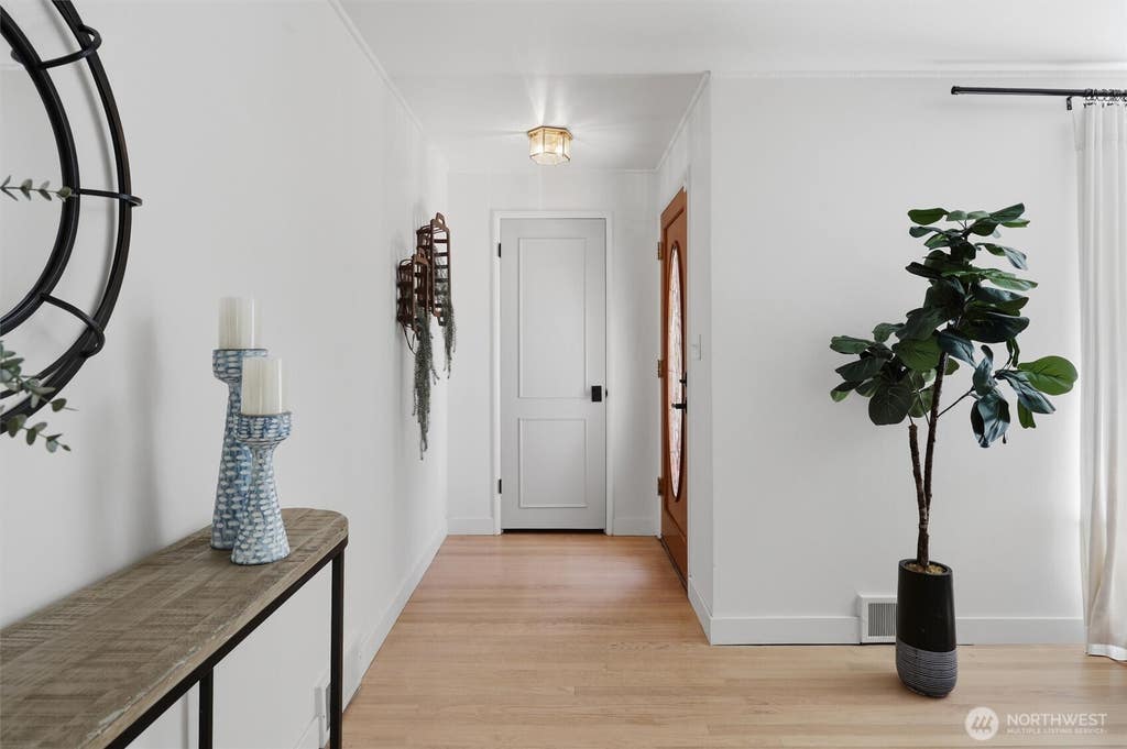 Photo of 4076 NE 87th Street, Seattle, WA 98115 (MLS # 2526498)